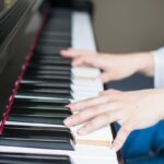 ピアノを独学で学ぶメリットとデメリット、効果的な練習法やおすすめ教材を紹介する記事のアイキャッチ画像