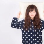 ぐっすり眠る人物と、心が穏やかに保たれているイメージ