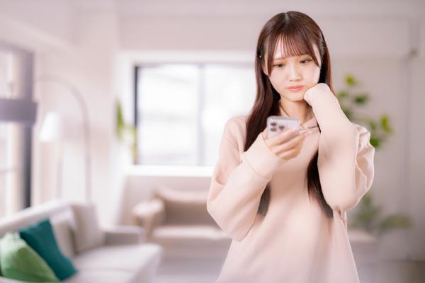 スマホの使いすぎで親指が痛む原因と改善ストレッチやサポーターによる対策