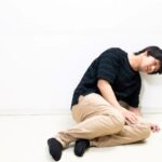 パワハラによるうつ病で休職する夫イメージイラスト