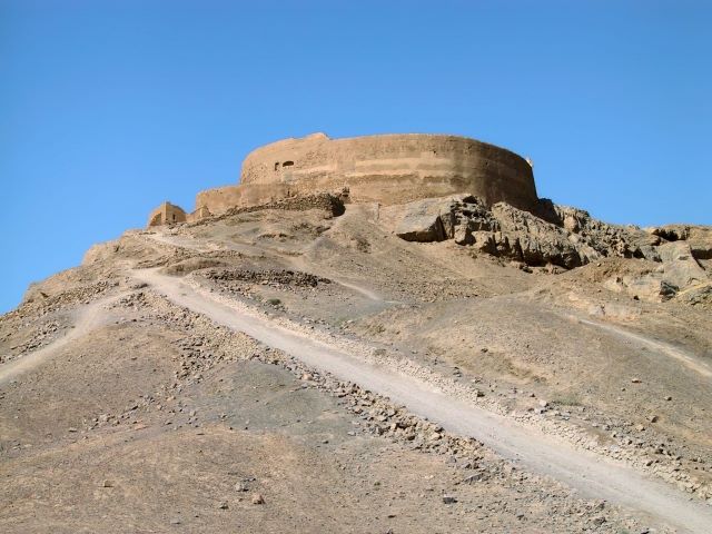 アメリカとイランの軍事衝突と核開発をめぐる緊張のイメージ